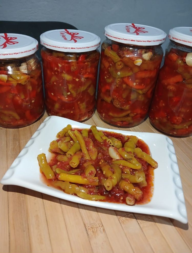 Domatesli Biber Turşusu